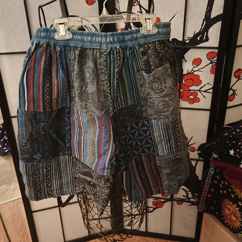 NWT Bohemian Patchwork Unisex Cargo Shorts Size M & L - Picture 2 of 5